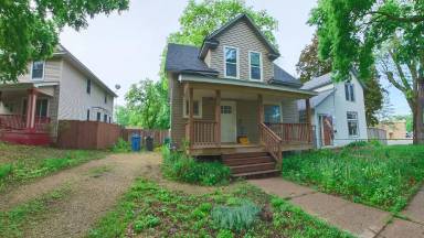 Main picture of 2051 3rd Ave N