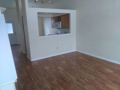 Main picture of 1989 Woodside Blvd