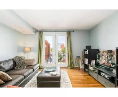 Main picture of 328 S 3rd St