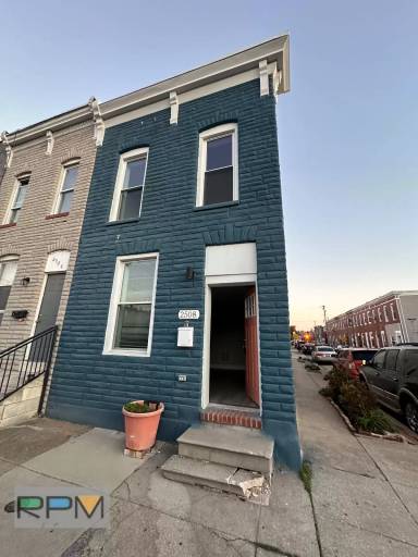 Main picture of 2508 E Madison St