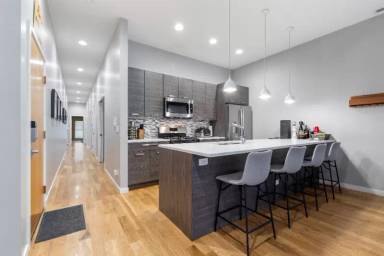 Main picture of 1544 W Avenue Unit201