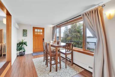 Main picture of 76 W Lakeshore Dr