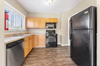 Main picture of 1076 Leblanc St