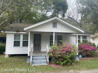 Main picture of 304 Blitch St
