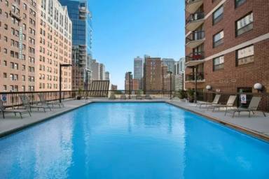 Main picture of 1300 N Dearborn St