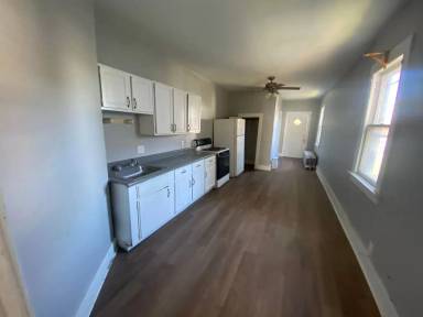 Main picture of 920 W Locust St
