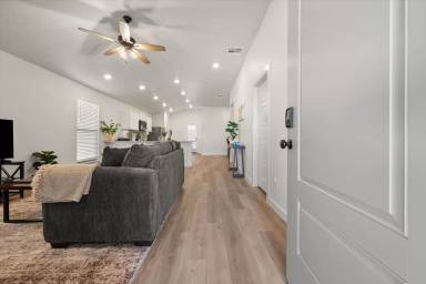 Main picture of 2505 Kenwood Ave