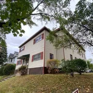 Main picture of 893 Lancaster St