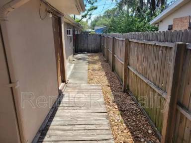 Main picture of 1733 Grand Blvd