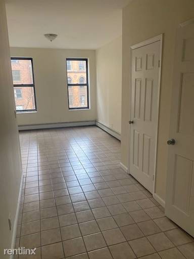 Main picture of 246 W 106th St