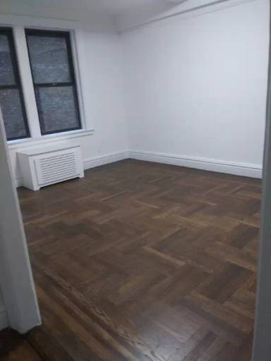 Main picture of 25 W 68th St