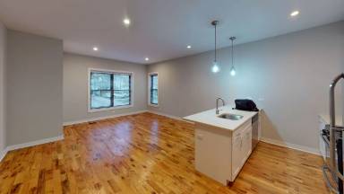 Main picture of 1910 W Sunnyside Ave