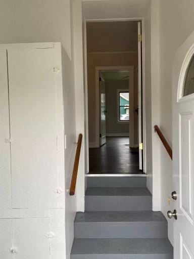 Main picture of 929 S Creve Coeur Ave
