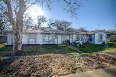 Main picture of 3 Pershing Dr
