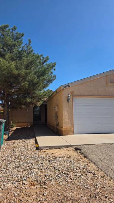 Main picture of 1340 Rebecca Rd NE