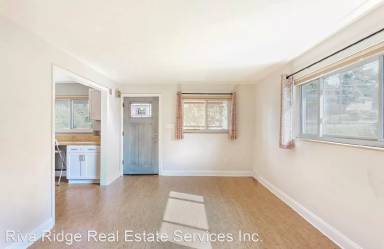 Main picture of 5208 Columbo St