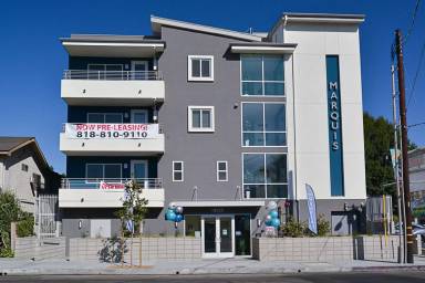Main picture of 18535 Burbank Blvd