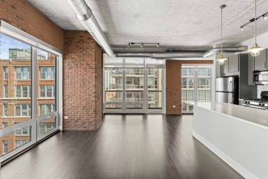 Main picture of 958 S Clark St