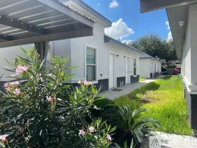 Main picture of 422 W Chavez St