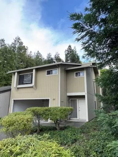 Main picture of 2415 Willow Tree Ln