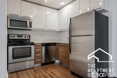 Main picture of 925 W Carmen Ave