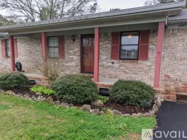 Main picture of 1602 Woodview Dr SW