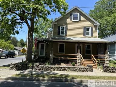 Main picture of 122 W Broad St
