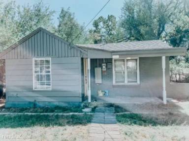 Main picture of 10704 NE 10th St