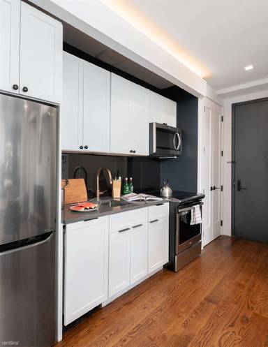 Main picture of 33 Troutman St