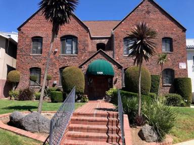 Main picture of 1006 S Orange Dr