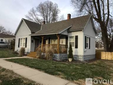 Main picture of 921 Main St