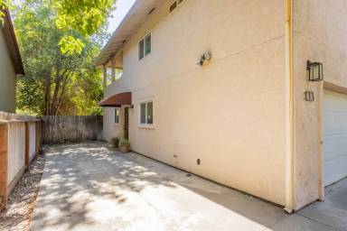 Main picture of 133 W 3rd Ave