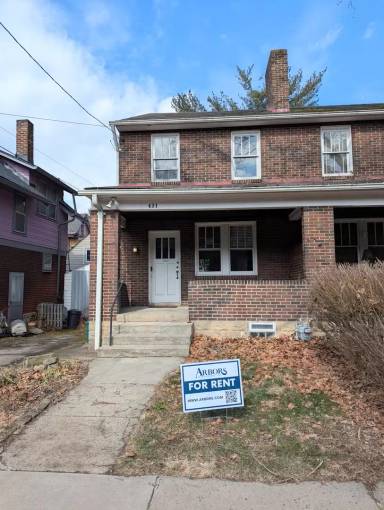 Main picture of 421 Lamar Ave