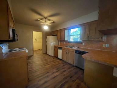 Main picture of 212 Saint Louis Ave