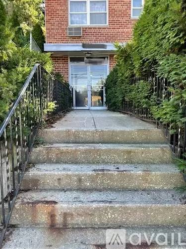 Main picture of 768 Warburton Ave