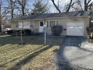 Main picture of 9305 E 69th St