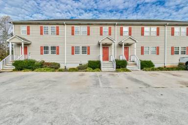 Main picture of 20 Cardinal Ct