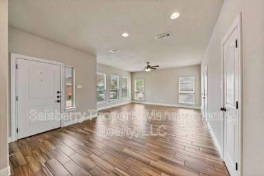 Main picture of 4904 Ridglea Hills Ct
