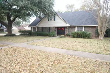 Main picture of 402 Lowell Ct