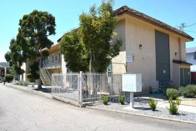 Main picture of 3430 Helix St