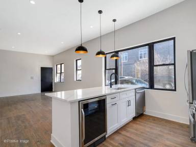 Main picture of 846 N Ashland Ave