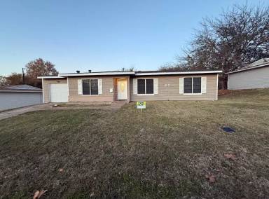 Main picture of 82 Vandenburg Dr