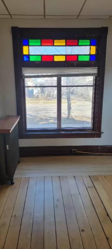 Main picture of 717 W Broadway St