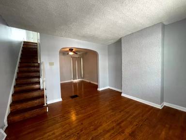 Main picture of 5753 N Beechwood St
