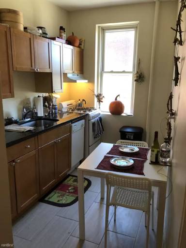 Main picture of 1193 Commonwealth Ave