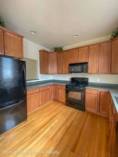 Main picture of 104 Melbourne Park Cir