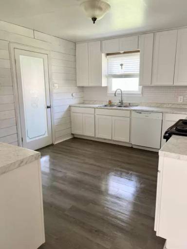 Main picture of 901 E Avenue C