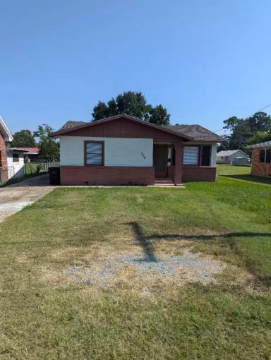 Main picture of 209 N Landry Dr