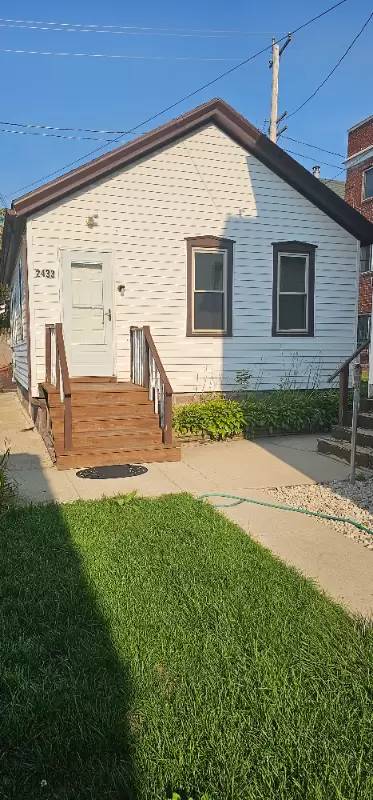 Main picture of 2433 N Murray Ave