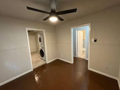 Main picture of 2721 Napoleon St